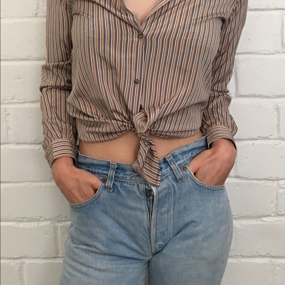 100% poly vintage 1990’s Foxcroft boutique blouse